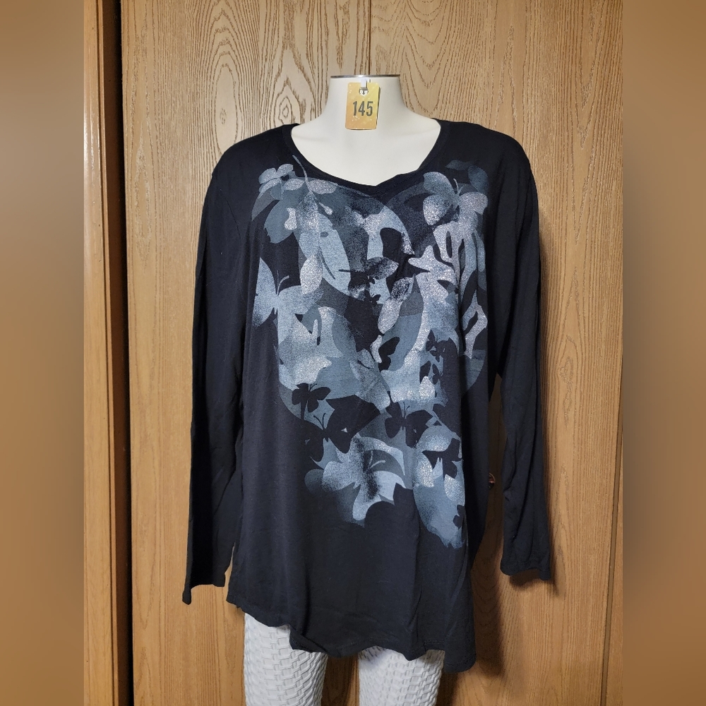 Black, Gray & Silver long sleeve top, longer in back size 5XL  JMS Just My Size